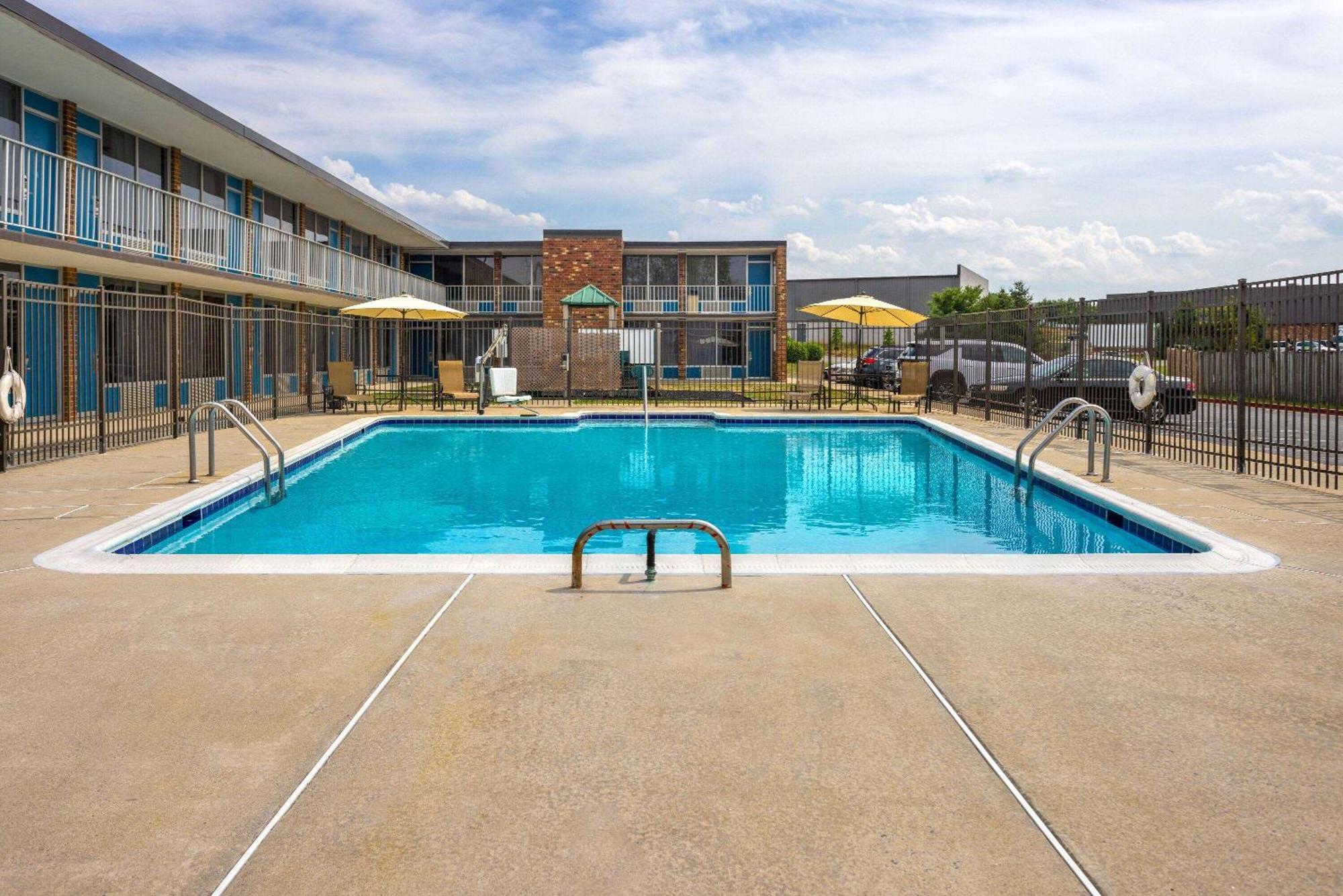 Days Of By Wyndham Hotel